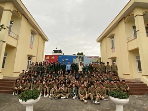 Sinh viên thăm và giao lưu tại tiểu đoàn tên lửa phòng không 77